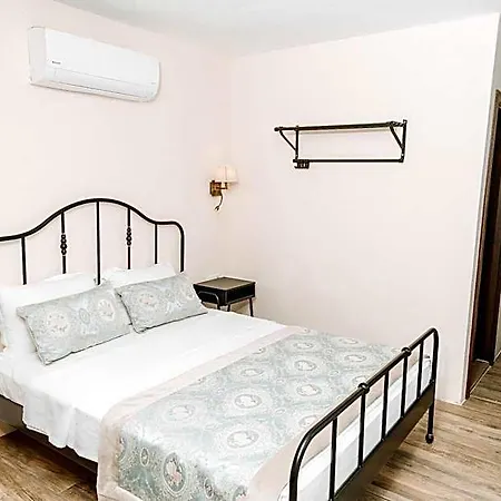 Nill's Stone House 3*