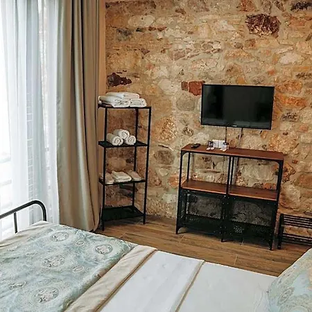 Nill's Stone House Hotel 3*